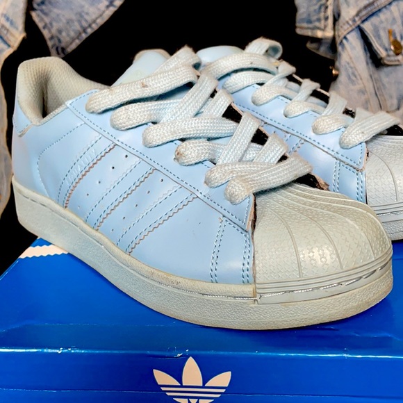 Shelltoe Adidas - Picture 2 of 5